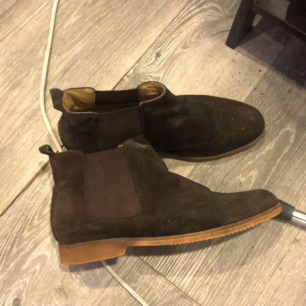 I’m selling shoes (boots), it’s size 11(US)